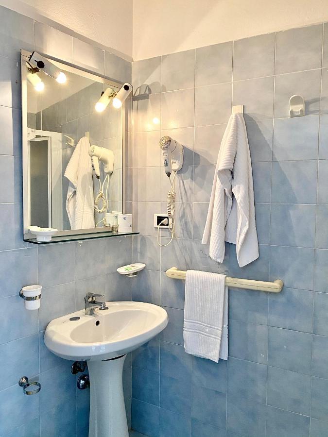 Il Romito Hotell Quercianella Eksteriør bilde