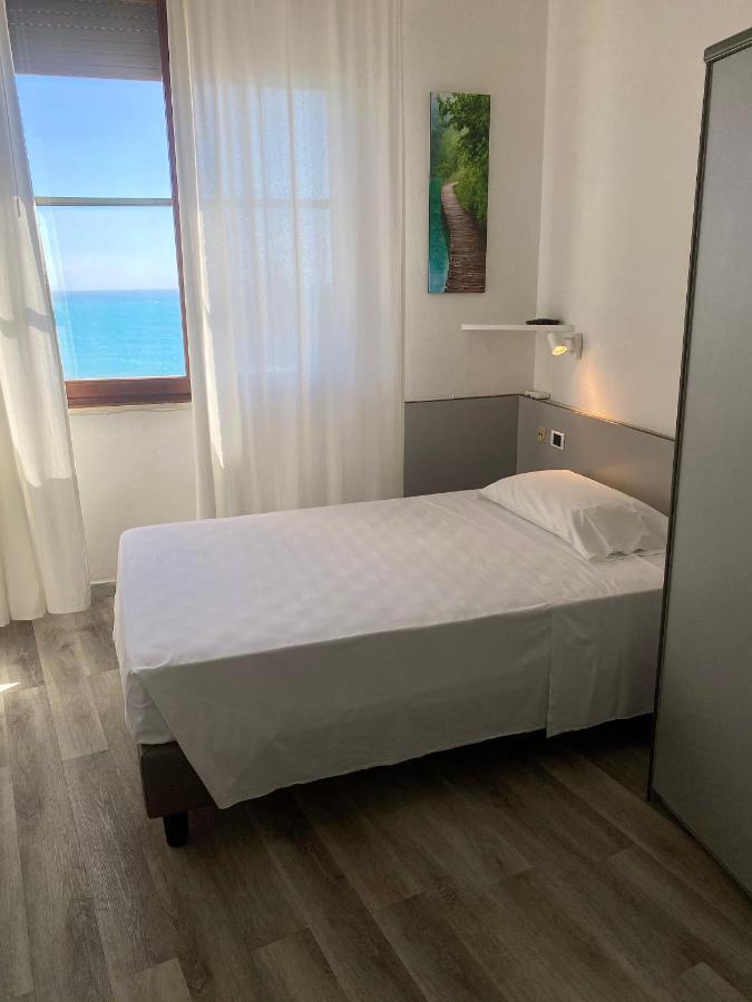Il Romito Hotell Quercianella Eksteriør bilde
